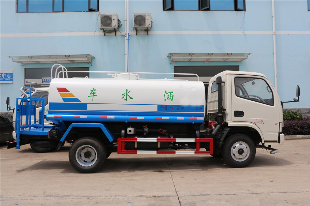 东风多利卡（5方）CLW5070GSSD5型洒水车