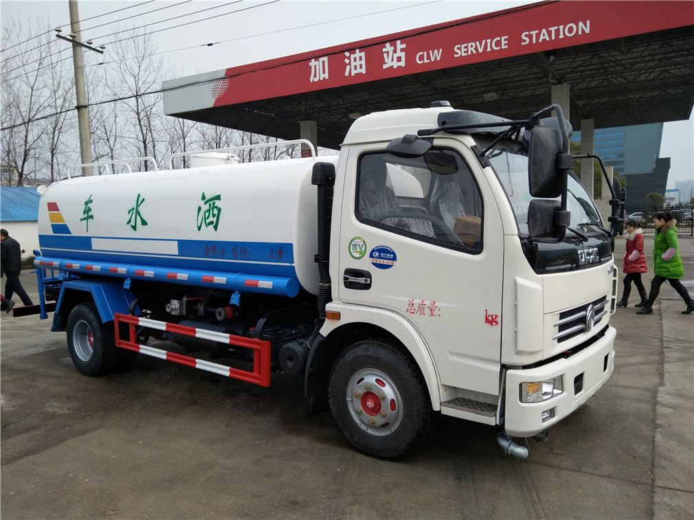 东风多利卡（8方）CLW5110GSSD5型洒水车