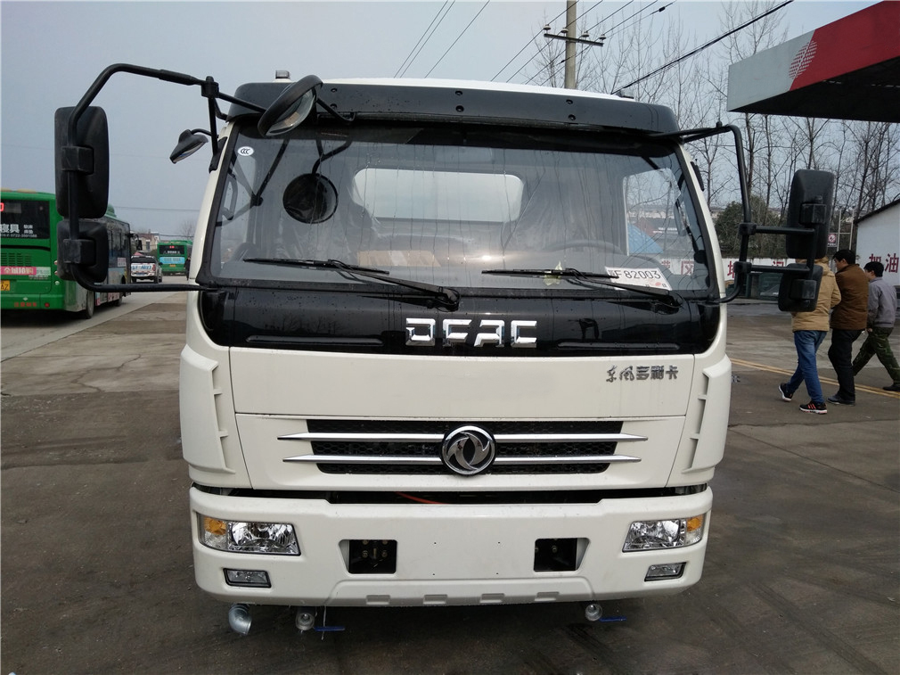 东风多利卡（8方）CLW5110GSSD5型洒水车