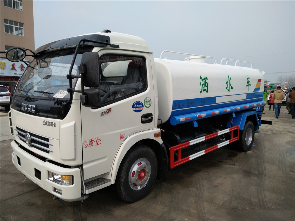 东风多利卡（8方）CLW5110GSSD5型洒水车