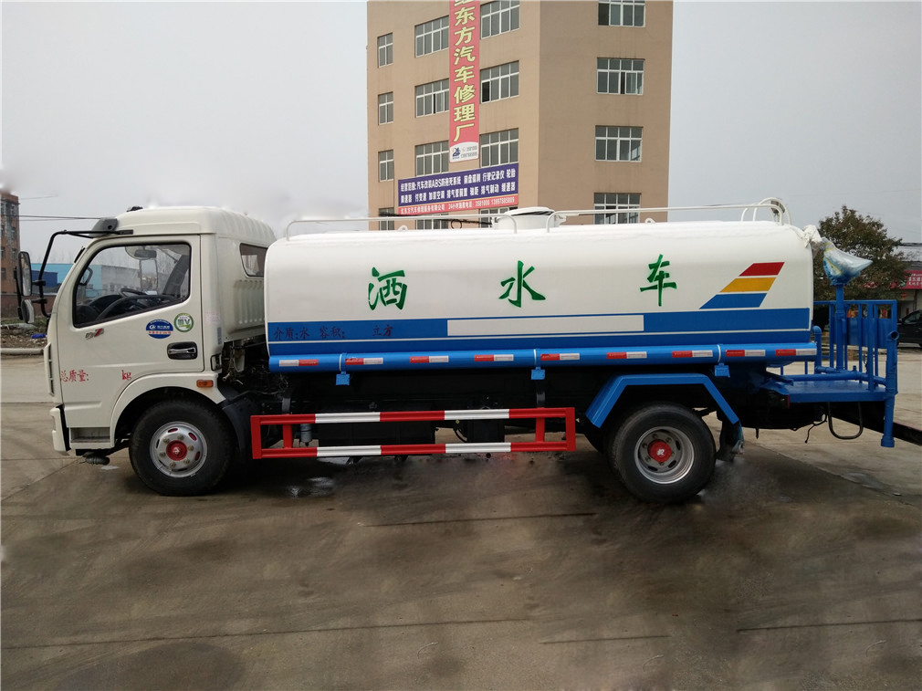 东风多利卡（8方）CLW5110GSSD5型洒水车