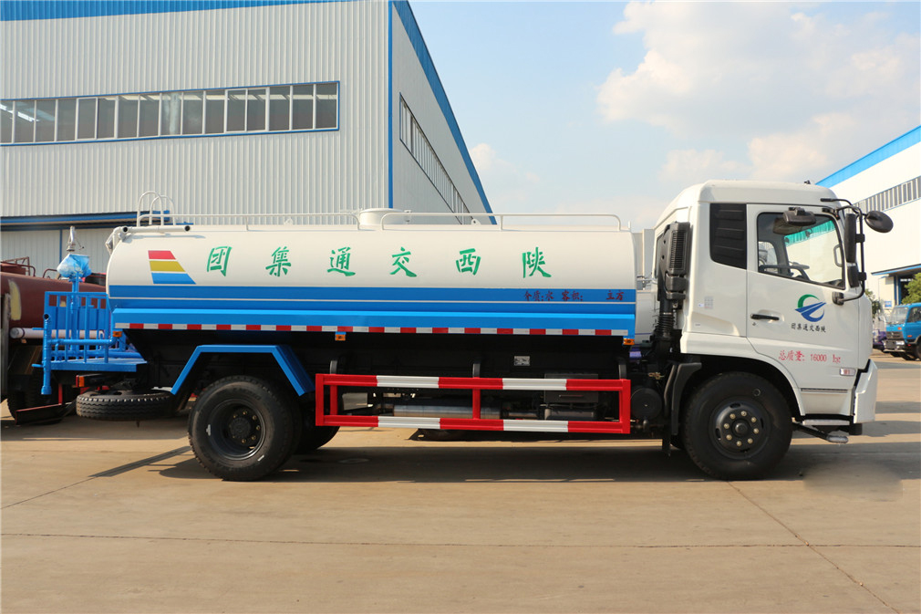 东风天锦（12方）CLW5161GSSD5型洒水车