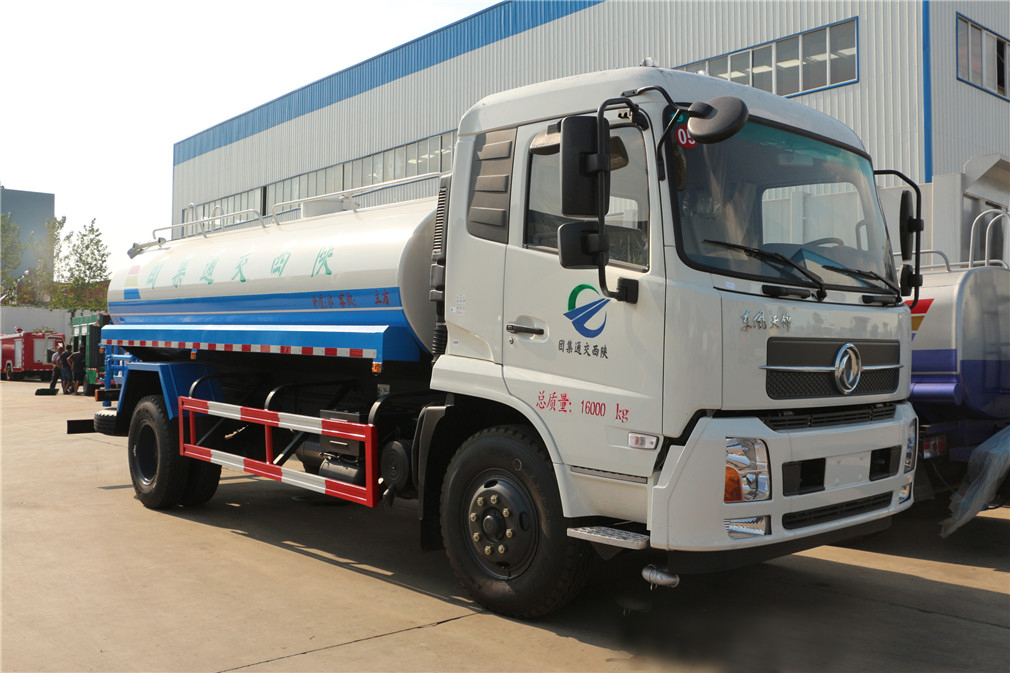 东风天锦（12方）CLW5161GSSD5型洒水车