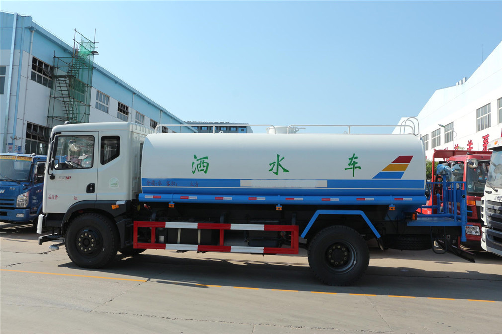 东风T3（12方）CLW5161GSST5型洒水车