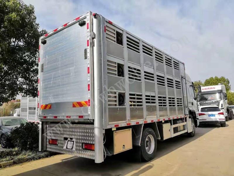 福田欧曼前四后八畜禽运输车（运猪车）